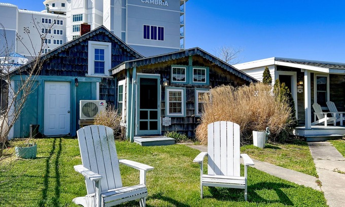 Ocean City Cabaña | Charming cottage near the boardwalk & beach with AC, WiFi, kitchen