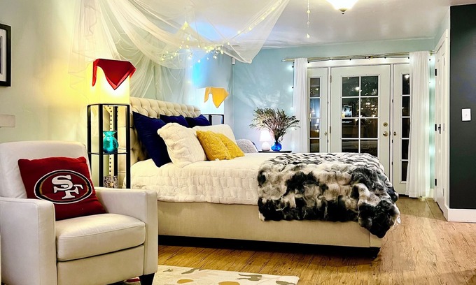 Southeastern Sacramento Casa | Charming Cottage Near Downtown Sac with Office & Fast WiFi