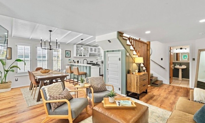 Rockport Casa | Charming Cottage! Sleeps 8, Close to Beach, Downtown/Festival Grounds