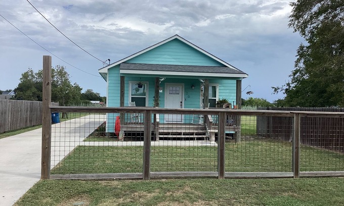 Rockport Casa | Charming cottage style home meticulously kept and perfectly situated in Rockport