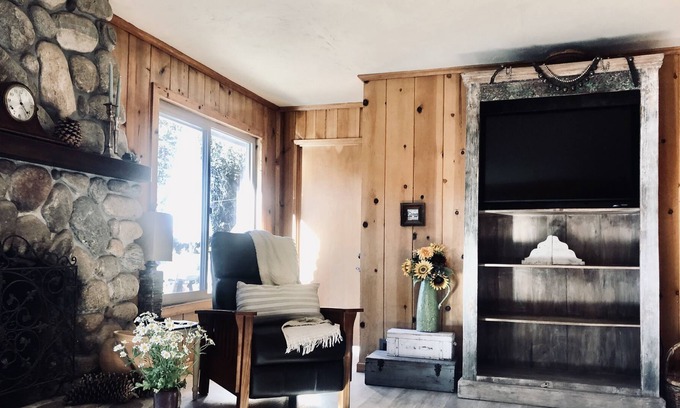 Carmel Valley Cabaña | Charming Cottage in Carmel Valley .5 mile walk to downtown and hiking trails!