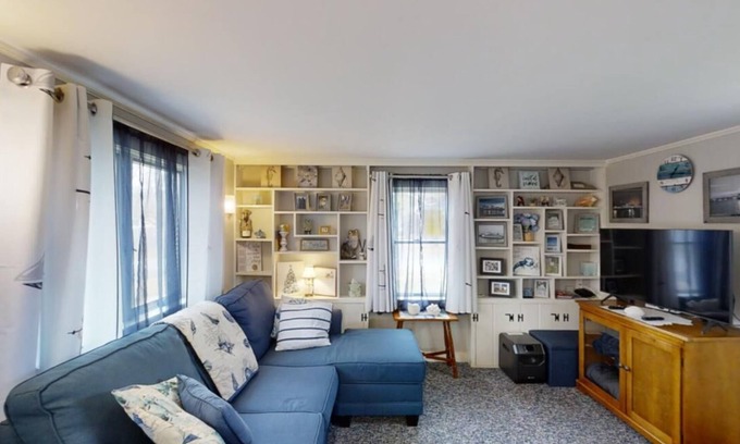 West Yarmouth Cabaña | Charming Cottage Close to Hedge Row and Englewood Beaches