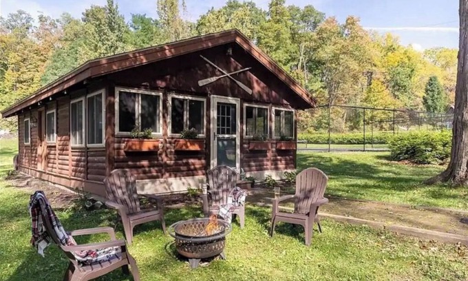 Skaneateles Casa | Charming cottage w/private tennis court on Skaneateles Lake
