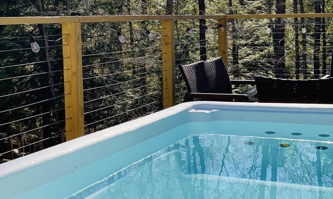 Smallwood Cabaña | Charming Cottage with Jacuzzi, Fire Pit and Access to Nearby Lakes!