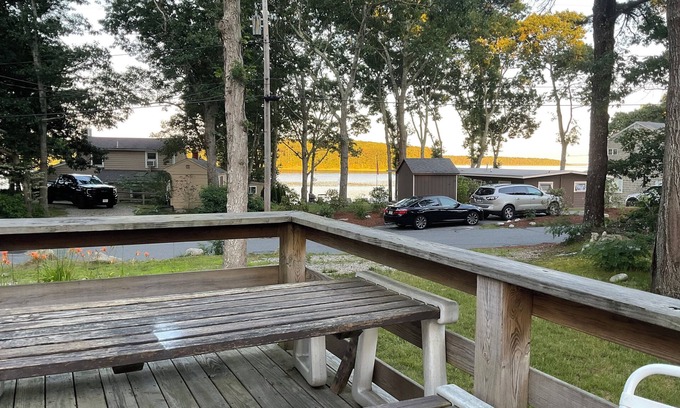 Mashpee Neck Cabaña | Charming cottage with 2 bedrooms and WiFi, AC in enchanting Mashpee