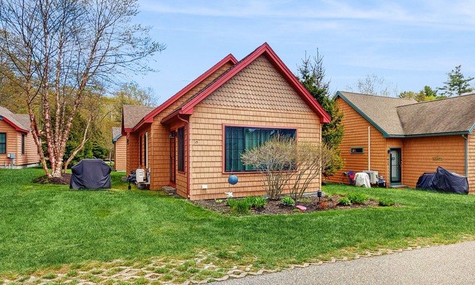 Wells Cabaña | Charming Cottage with a Game Room, Pool, and Coastal Attractions Nearby