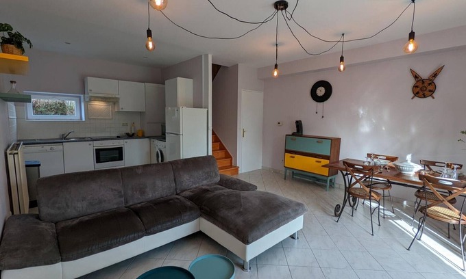 Chadurie Cabaña | Casa rural con piscina cubierta, jardín y animales, ideal para familias