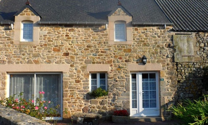 Jobourg Cabaña | Acogedora casa La Hague: patio cerrado, chimenea, internet, cerca de pintorescos pueblos