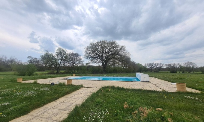 Belabre Cabaña | Casa rural con piscina en el Parque Natural de la Brenne