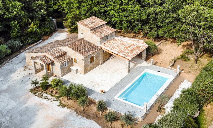 Neoules Casa | Casa provenzal de encanto, ideal para familias