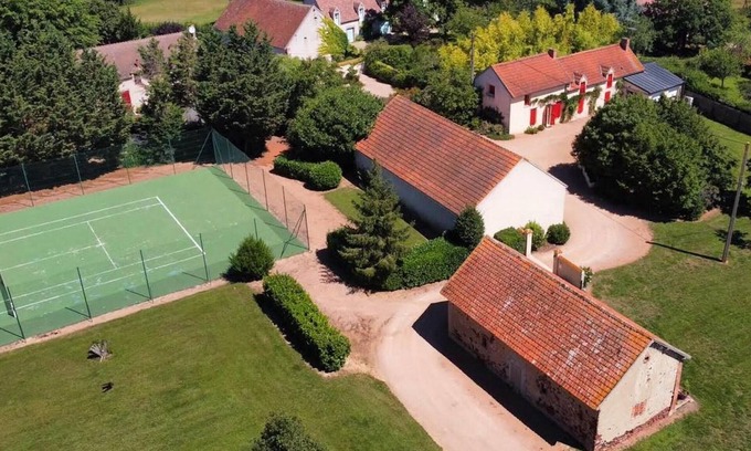 Chazemais Cabaña | Gîte de Charme avec Spa, Jardin et Terrain de Tennis en Pleine Nature