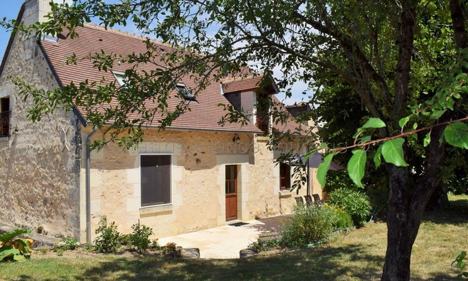 Paulmy Cabaña | Escápate a la serenidad rural en Touraine: Casa de campo con chimenea, jardín privado y WiFi