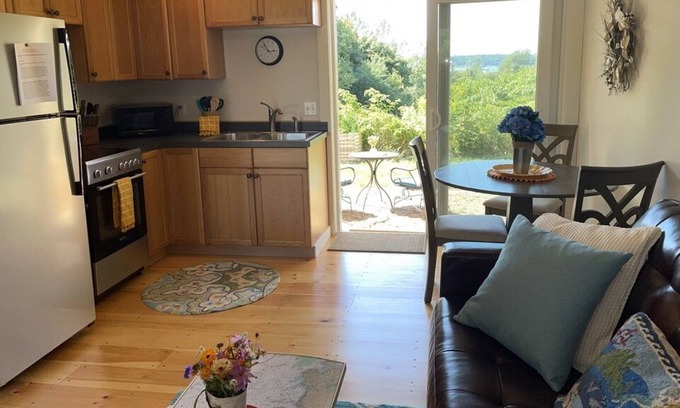 Orrs Island Condominio | Charming Coveside Condo, Unit #3, "Amidst the Lilacs and Butterflies"