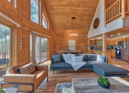 Mancelona Casa | Charming & Cozy Chalet; Minutes to Shanty Creek!