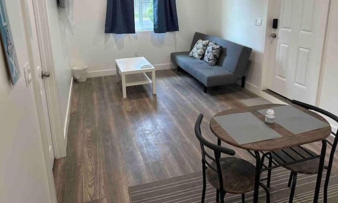 Woodland Hills Casa | Charming Cozy Newly Built Unit