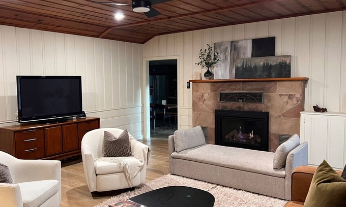 Boulder Creek Cabaña | Charming Creekside Cottage nestled in the redwoods in quaint Boulder Creek