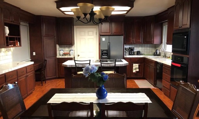 West San Jose Casa | Charming Cupertino Retreat: Spacious Home near Apple HQ, Dining and Shopping!