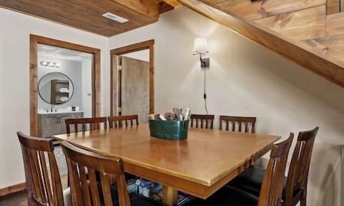Custer Casa | Charming Custer Pines with Hot Tub & Pet Friendly