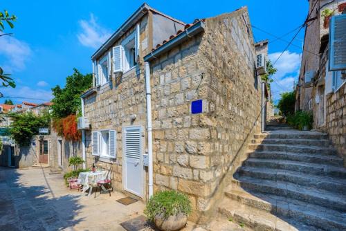 Cavtat Apartamento | Charming Dalmatian 2-Bedroom cottage in the heart of Old Town Cavtat
