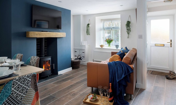 Dolgellau Cabaña | Charming dog friendly cottage with cosy log burner