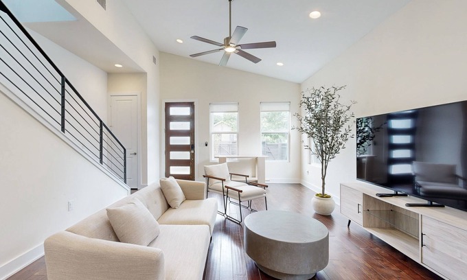 St. John - Coronado Hills Casa | Charming Dog Friendly House with Good Location and Enclosed Patio