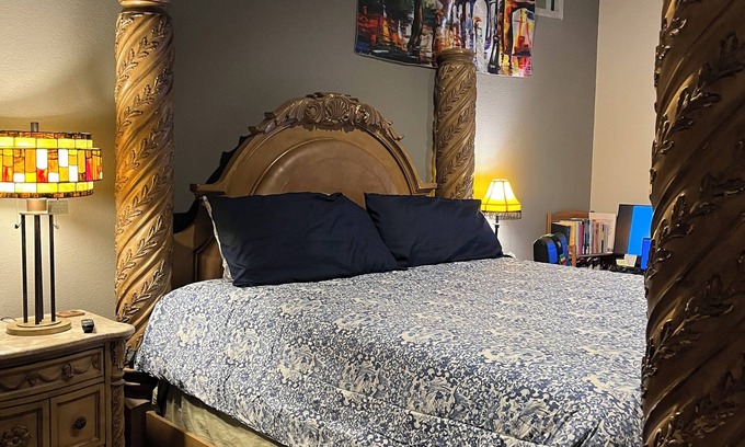 Central City Apartamento | Charming DOWNTOWN 2-bedroom loft with WiFi, AC in beautiful Corpus Christi