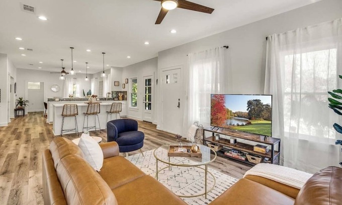 Clarksville Casa | Charming downtown Austin 6 bedroom Mansion