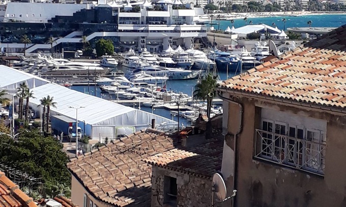Le Suquet Apartamento | Choza escondida en Suquet con vista, terraza y piscina.