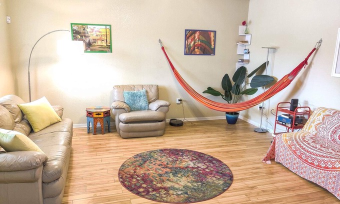 East MLK Casa | Charming East Austin Retreat - Minutes from Downtown!!