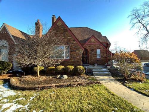 Detroit Casa | Charming East English Village Detroit style Home and Getaway