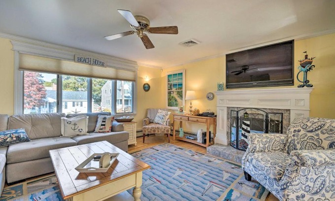 East Falmouth Casa | Charming East Falmouth Home Walk to Private Beach