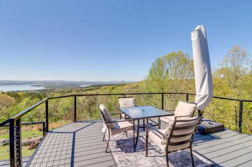 Edgemont Casa | Charming Edgemont Home with Deck and Lake Views!