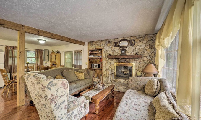 Elk Park Casa | Charming Elk Park Retreat < 9 Mi to Ski Area!