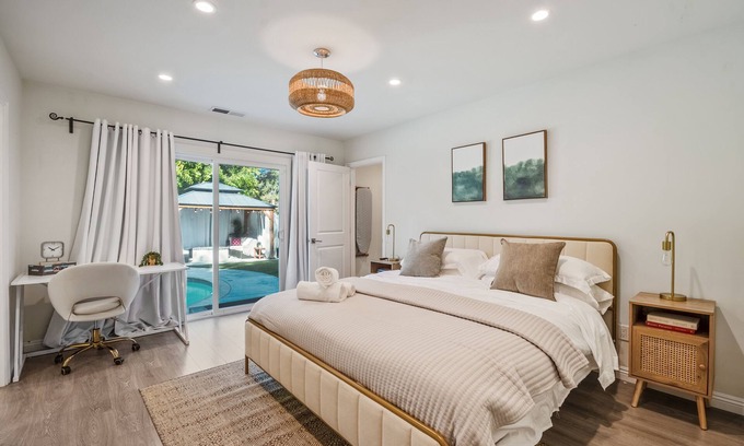 Encino Casa | Charming Encino Retreat w/Pool