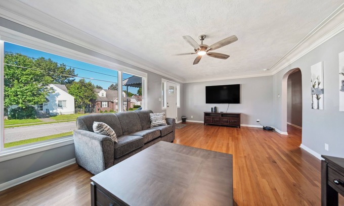 Erie Casa | Charming Erie Home ~ 2 Mi to Downtown Delights!