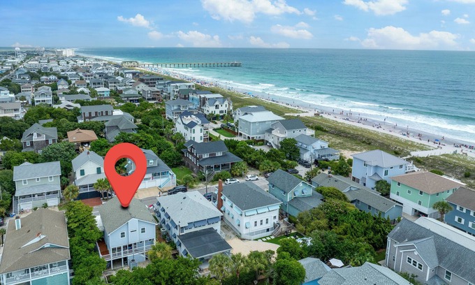 Wrightsville Beach Cabaña | Charming family cottage in the heart of Wrightsville Beach w/ wrapping porch