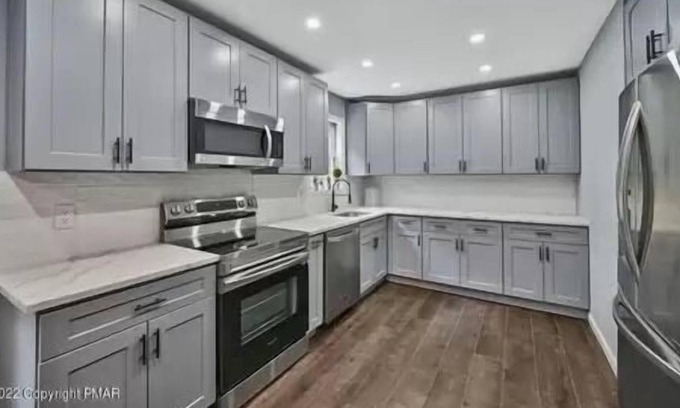 East Stroudsburg Casa | Charming Family Home With Fire Pit, Pool Table, Arcade, Darts &Foosball
