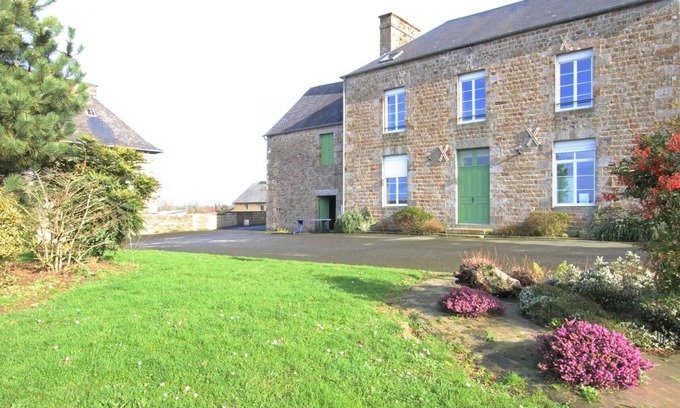 Vezins Cabaña | Casa independiente con vistas al Mont St-Michel, jardín privado, y todas las comodidades para familias y amigos.