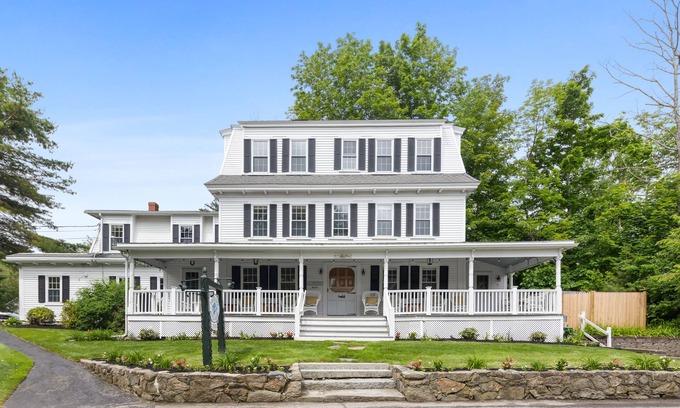 Ogunquit Casa | Charming Family-friendly 10 BR, 10.5 BA Property by Perkins Cove!