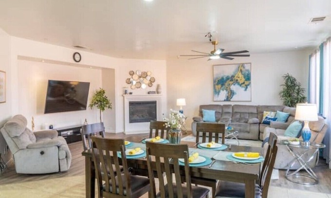 Greenacres Casa | Charming Family Home 4Bd/3Bath & Pet Friendly