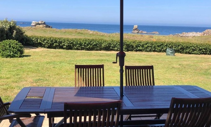 Lanildut Casa | Charming family home-Lanidult: waterfront, sea view, verdant setting!