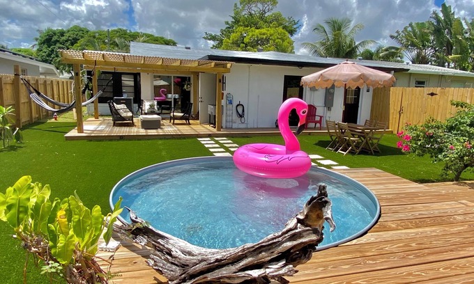 South Middle River Casa | Charming Farmhouse style w/cowboy pool in Fort Lauderdale