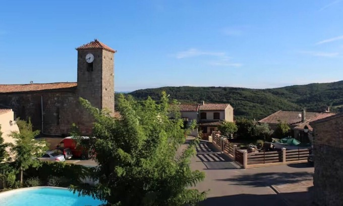 Montclar Otro | Charming Farmhouse and Detached Gite in Idyllic Village Sleeping up to 14 Guests