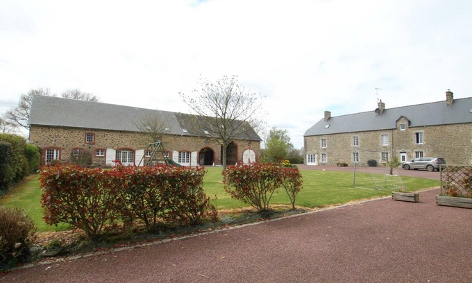 Feugeres Cabaña | Casa acogedora con piscina interior y zona infantil en el corazón del Cotentin