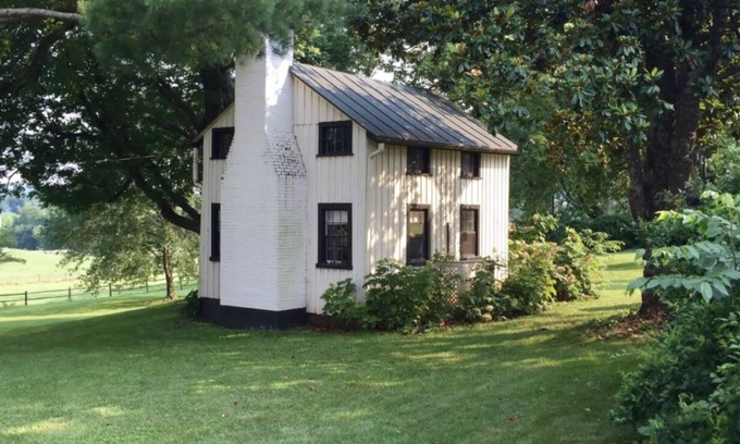 Oakpark Casa | Charming Farmhouse Cottage with Mountain Views