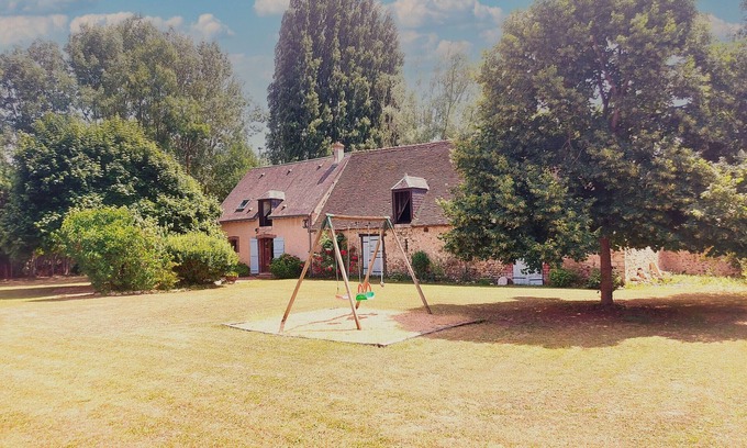 Chateaudun Cabaña | Casa rural acogedora con jardín, chimenea y WiFi en Châteaudun