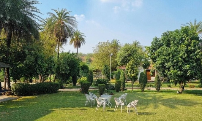 Faridabad Otro | Charming farmhouse retreat with lush gardens and serene views
