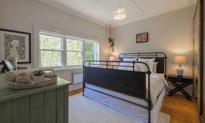 Devonport Casa | Charming Fig Tree Cottage with WiFi & Parking