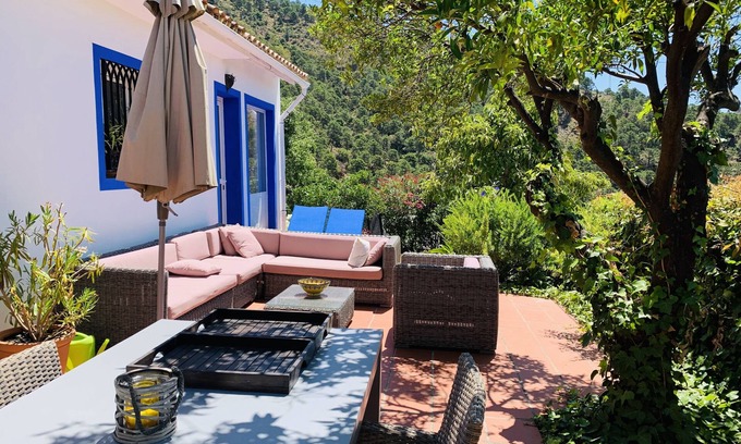 Ojen Casa | Encantadora Finca Santa Ana en las afueras del antiguo centro del pueblo