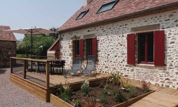 Bourbon-l'Archambault Cabaña | Gîte rural rénové en Bourbonnais avec terrasse, jardin, cheminée et accès PMR